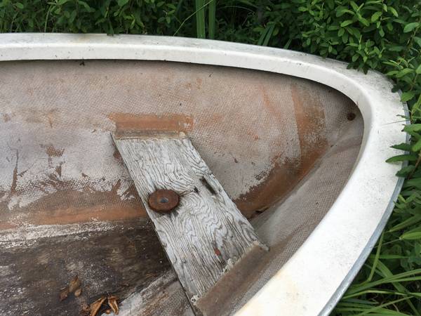 Row boat bow v