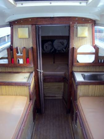 1966 Columbia Sabre 32 cabin