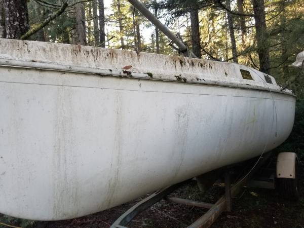 20ft sailboat side view