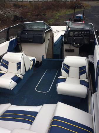 22 Bayliner clean interior