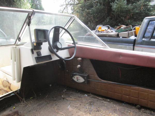 Tri Hull interior