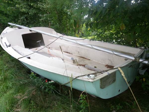 Paceship P17 Sailboat and trailer cockpit