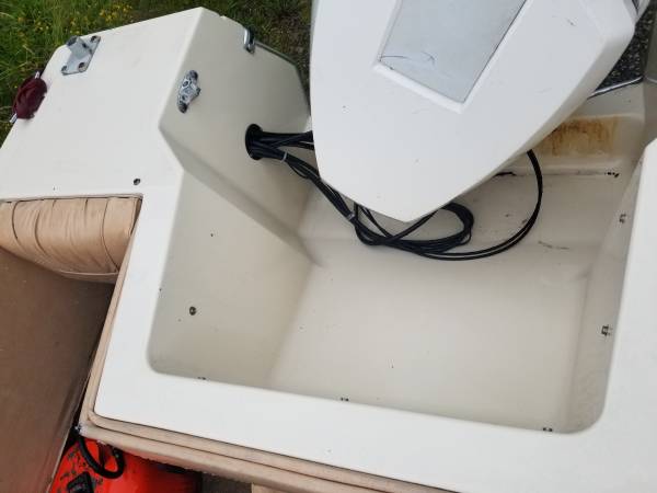 17 Ft Beachcraft engine well