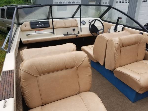 17 Ft Beachcraft interior