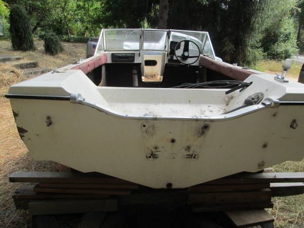 14 Foot Tri Hull stern