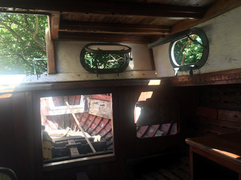 24 foot sailboat interior