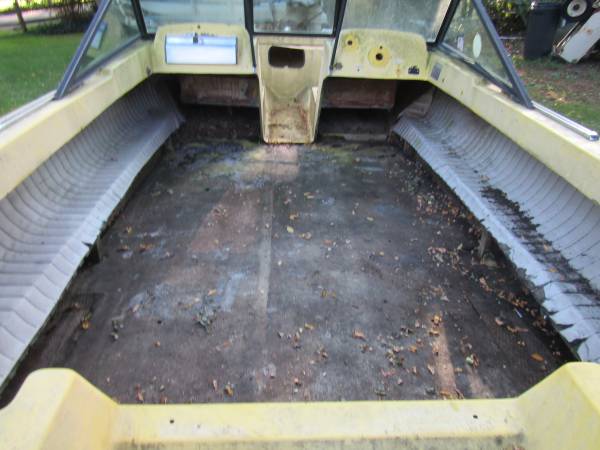 small powerboat deck view