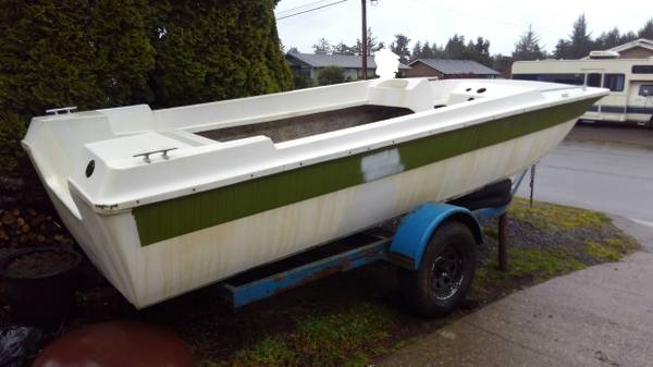 18' fiberglass tri-hull boat and trailer starbird side stern view