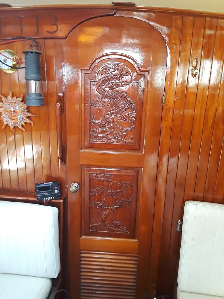 41 island trader interior