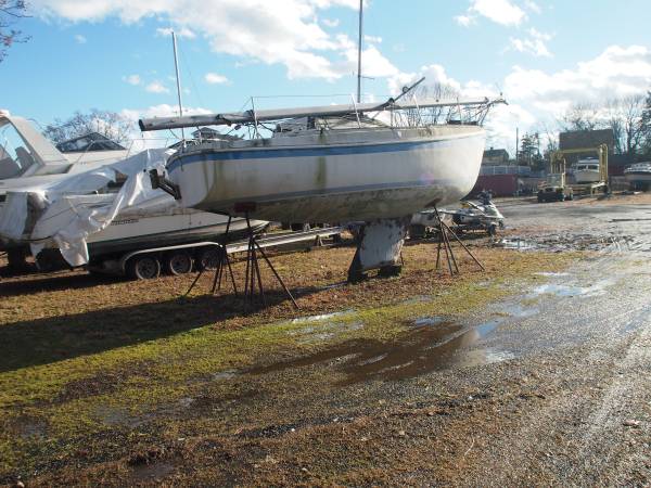 Columbia 26 Sail Boats side view