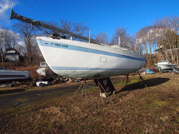 Columbia 26 Sail Boat bow