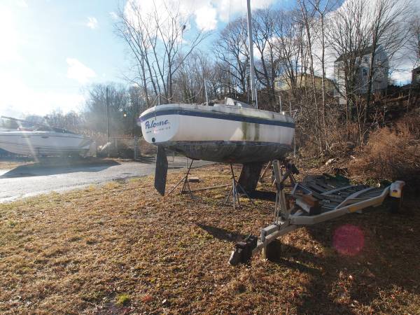 Columbia 26 Sail Boat stern and blade rudder