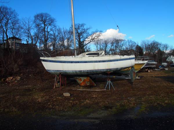 Columbia 26 Sail Boat needs a cleaning