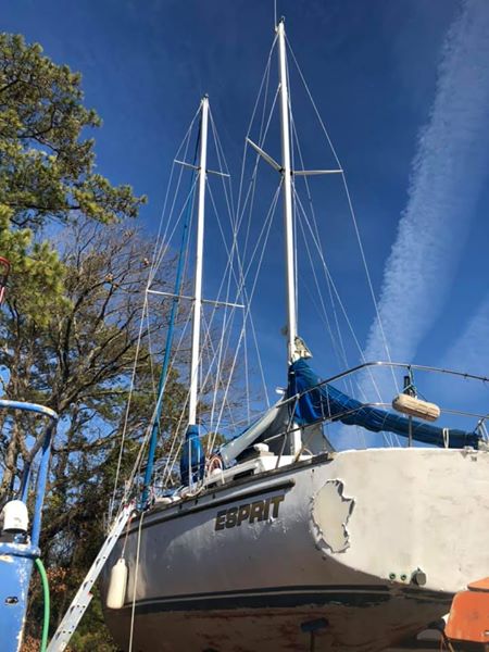 44’ Bruce Roberts Mauritius sailboat tall rigging