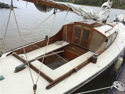 25' Wooden sloop built in Holland 1954 cockpit view