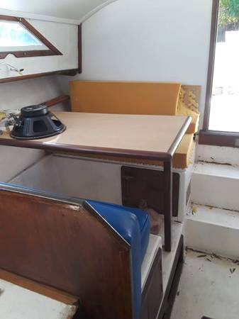 1973 26 Ft Searay Pacemaker dinette