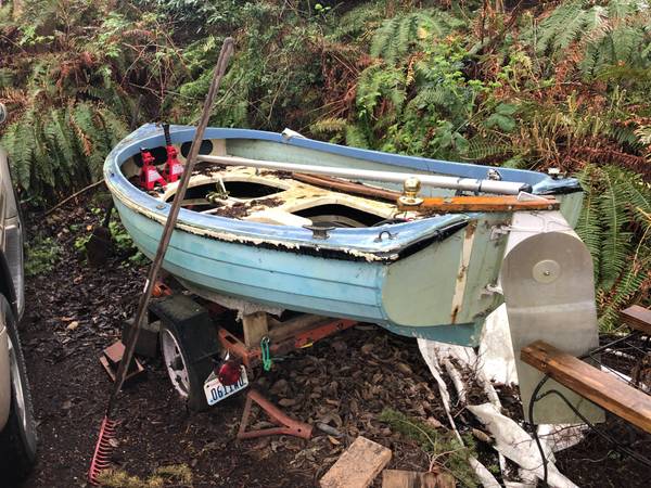 Sailing dink needs work