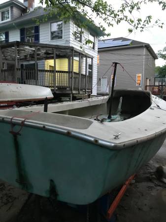 17 foot Chesapeake sailboat and trailer
