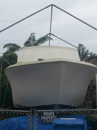 28 foot 1973 Pacemaker, hand laid, fiberglass, twin engine sportfish hull