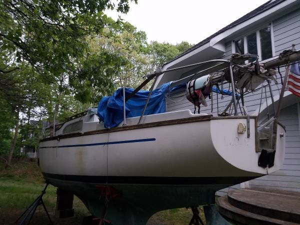 25 foot sailboat stern view