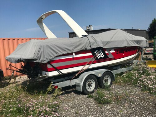 26ft Four Winns powerboat