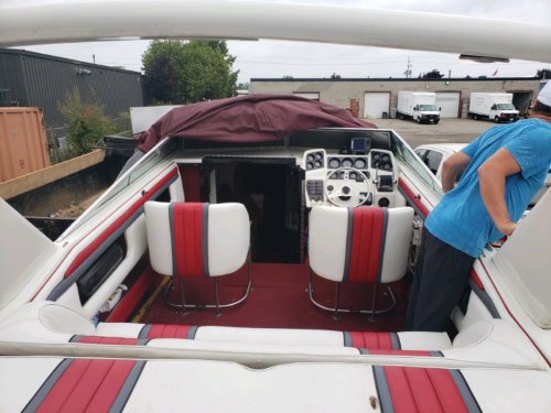 26 Fourwinns cockpit