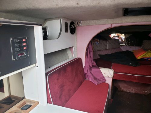 26 FourWinns interior
