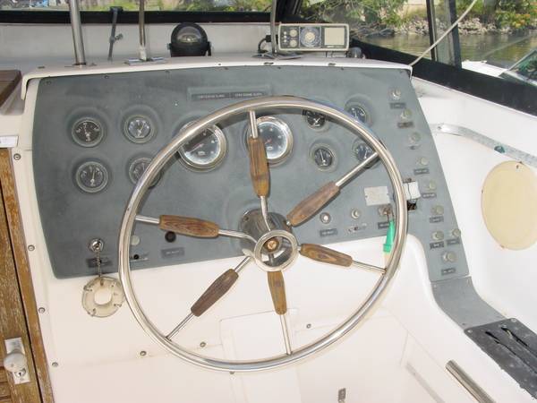31 Trojan nav station helm