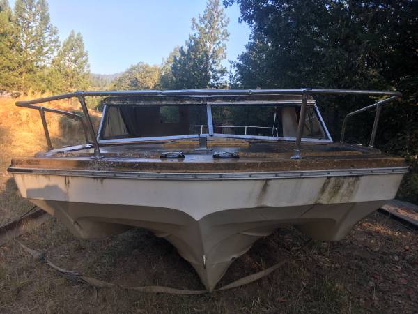 MFG TriHull bow view
