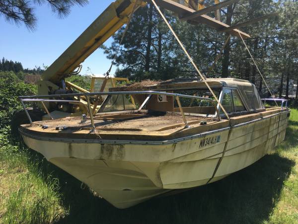 MFG trihull bow view