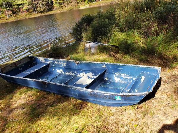 Aluminum John Boat needs work 