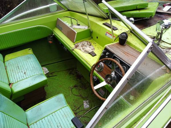 17' Bayliner admiralty 1971 cockpit