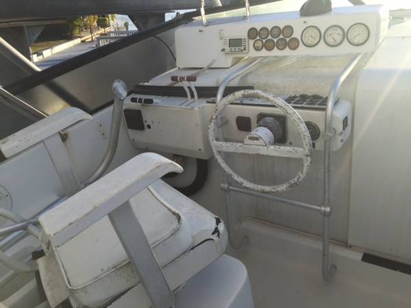 38 Sport Station on deck nav
