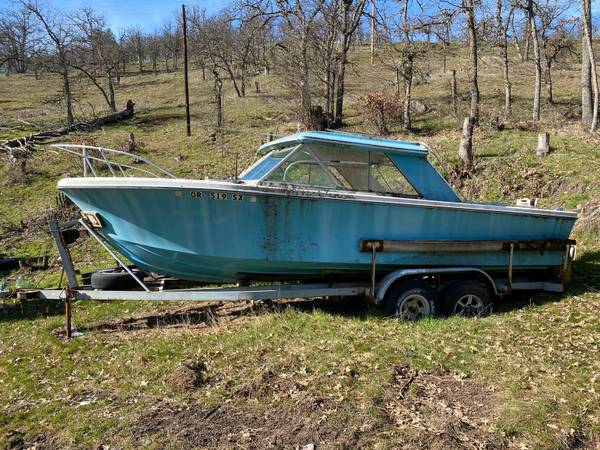 older chris craft style boat free