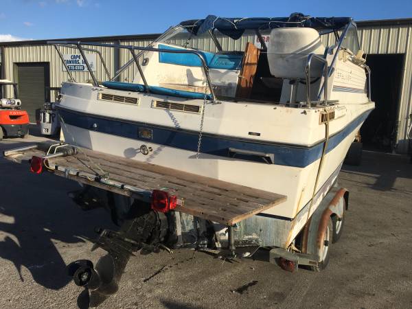 1985 bayliner21 ft cuddy cabin stern view