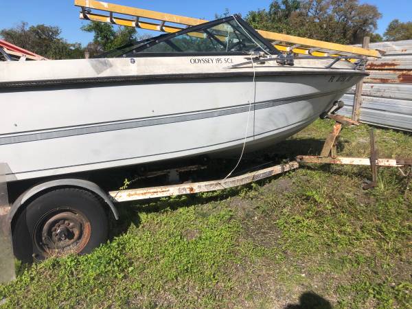 Power boat with 350 engine inboard 