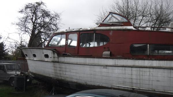 42 ChrisCraft port side view