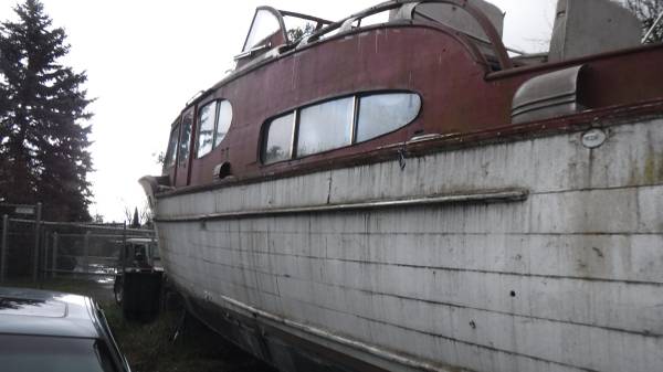 Seattle Chris Craft 42 Port stern
