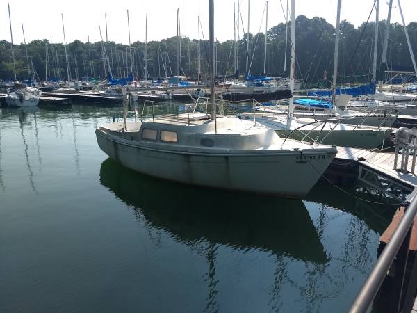 1971 Coronado 23 sailboat starbird side