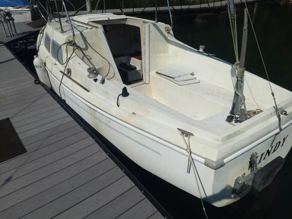 1971 Coronado 23 sailboat cockpit