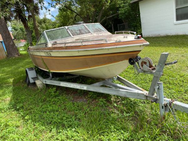 Chris Craft 19 powerboat starbird side