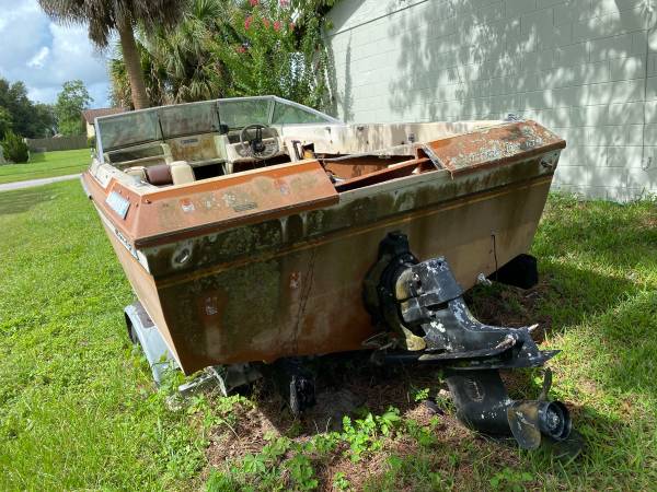 chris craft powerboat IO stern closeup 