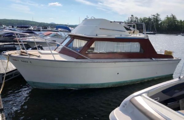 69 Luhrs 25 Cabin Cruiser