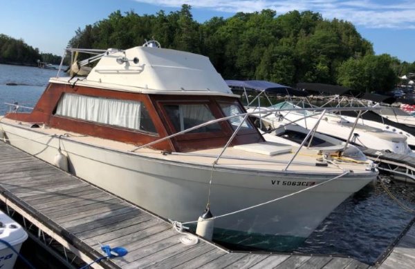 69 Luhrs cabin cruiser