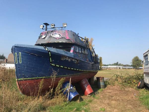 CrabBoat Bow port