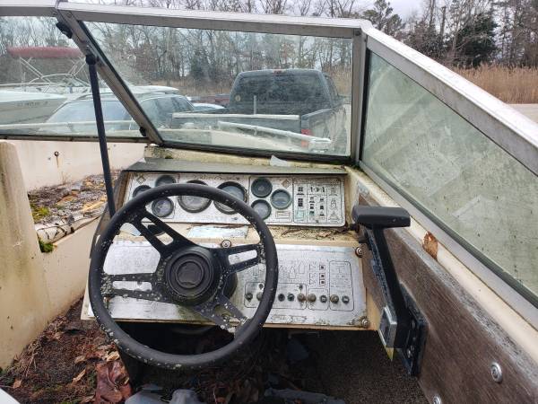 1984 Chris Craft Scorpion 186 steering console