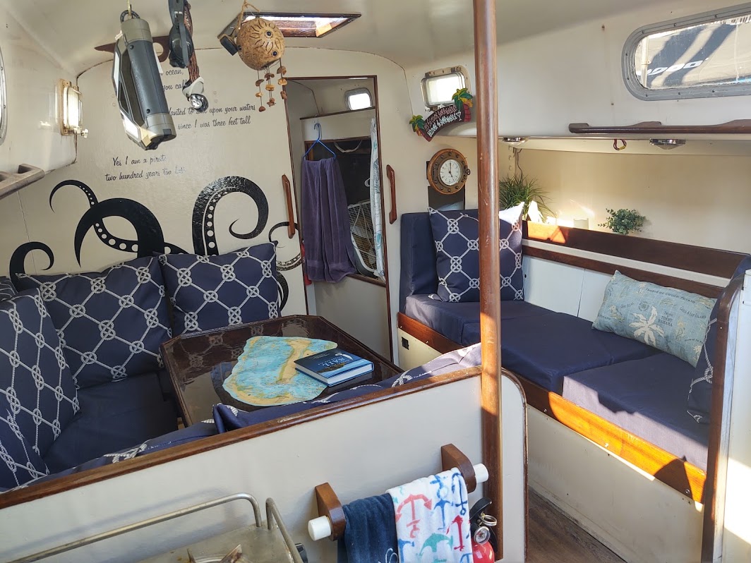 setae main cabin 38 Morgan 1970