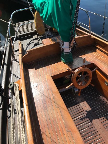 39 Bruner Cockpit teak and varnish