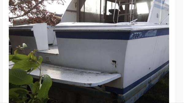76 Uniflite stern view