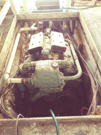 78 Wood Boat engine V8 Detroit marine